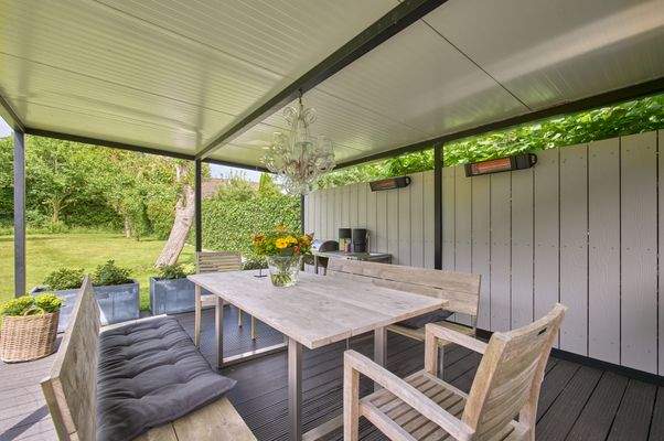 Überdachter Essplatz