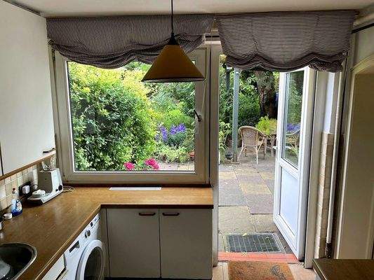 Küche mit Garten-Zugang