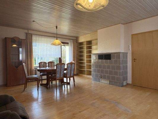 Wohnzimmer mit Kachelofen