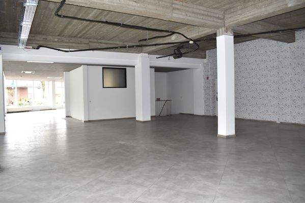 Ladenfläche im Erdgeschoss (vor der Vermietung)