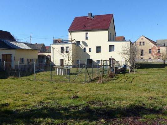 Hausansicht inkl. Garten