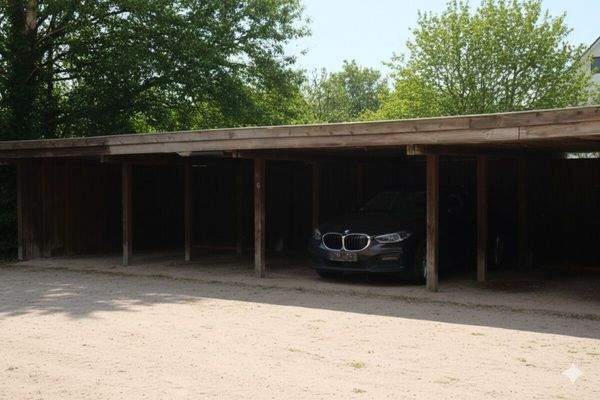 Gemeinschafts- Carport