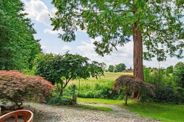 Architektenhaus in Feldrandlage