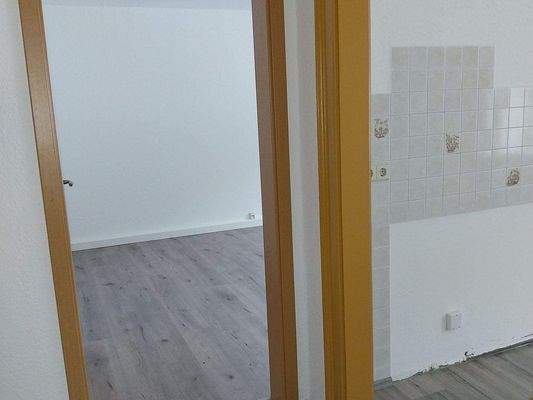 Flur - Blick zur Küche / Zimmer 2