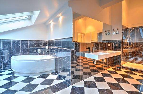 Wanne mit separater Dusche