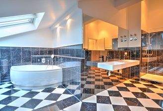 Wanne mit separater Dusche