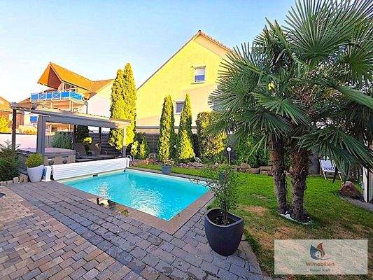 Ruhebereich mit Außenpool