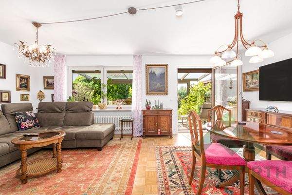 Wohnzimmer mit Blick in den Garten