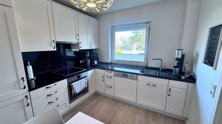 Küche mit Einbauküche