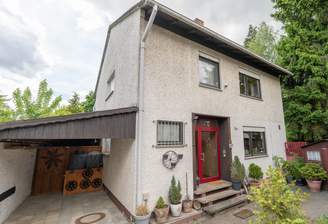 Hauseingang mit Carport