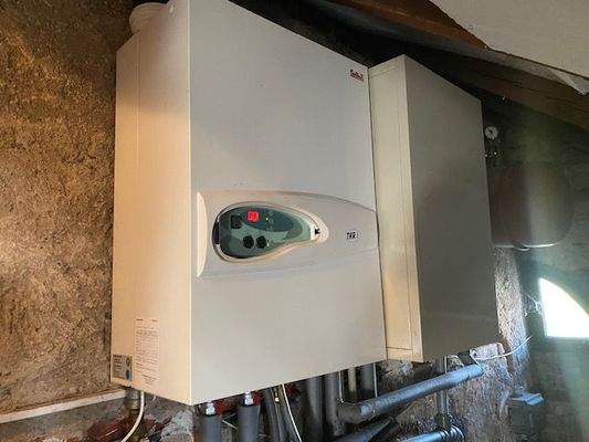 Heizungsanlage mit Warmwasseraufbereitung.jpeg