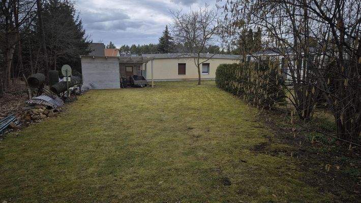 Blick vom Grundstück aufs Haus