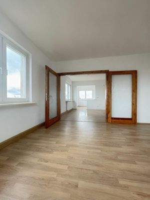 Blick vom Wohnzimmer zur Küche.jpeg