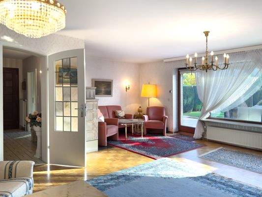 Wohnzimmer mit Gartenblick