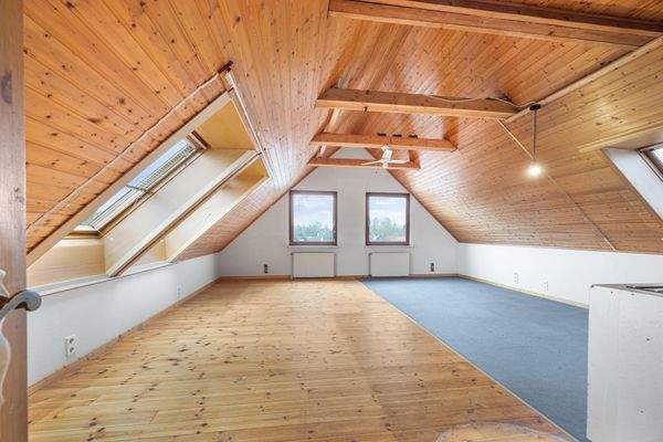 Raum 2 im Dachgeschoss