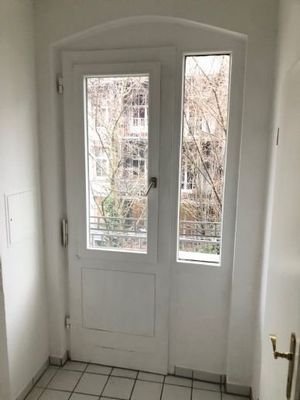 Küche mit Zugang zum Balkon