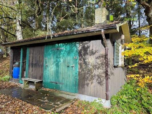 Hundezwinger, Abstellraum