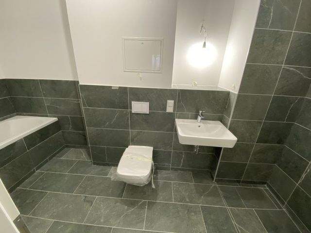 Neu sanierte attraktive 3-Zimmerwohnung mit Terrasse und Einbauküche zu vermieten! - Photo 3