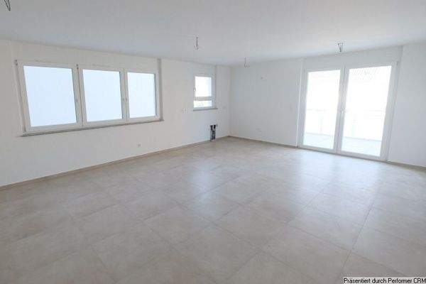 Großer Wohn-Essbereich und Küche