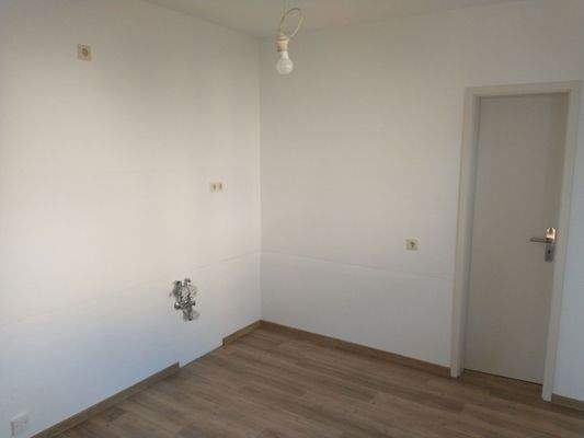 Küche mit Speisekammer