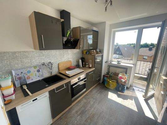 Moderne Küche mit Balkon