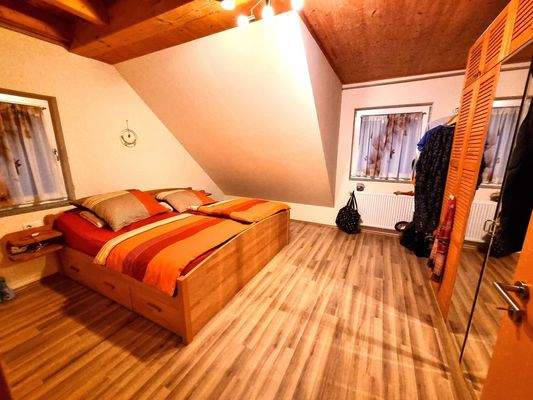 DG-Schlafzimmer hell