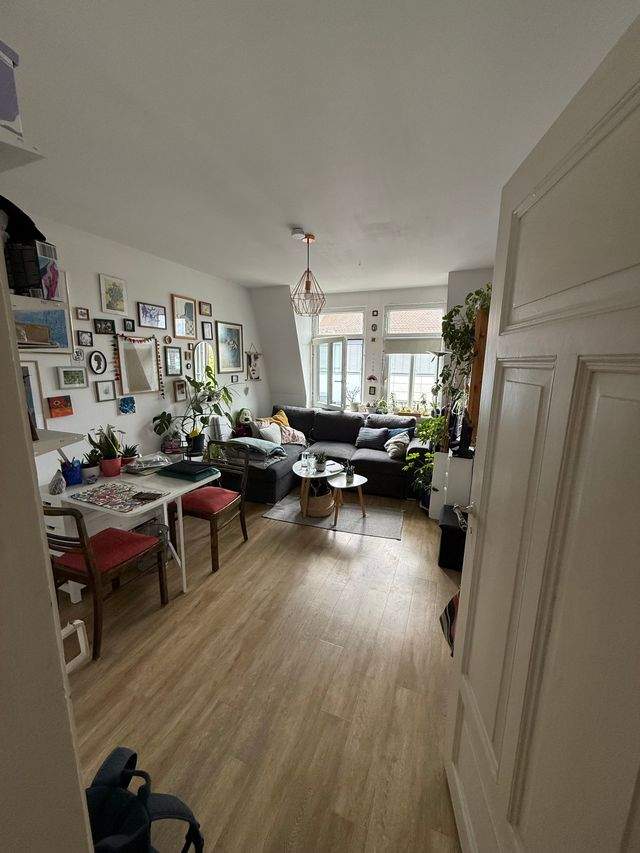 Helle Altbauwohnung mit klassischem Charme - Photo 2