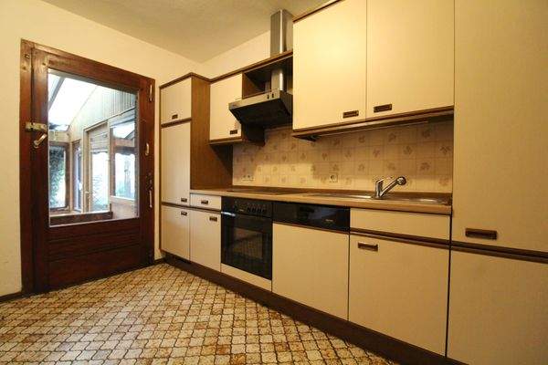 Küche inkl. EBK mit Durchgang zum selbsterstellten "Wintergarten"