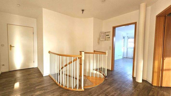 Flur OG mit Zugang Treppenhaus