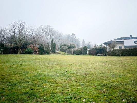 Grundstück seitlich 