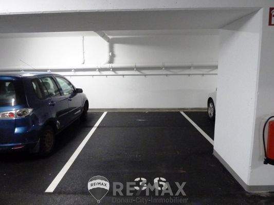 12 Tiefgaragenplatz