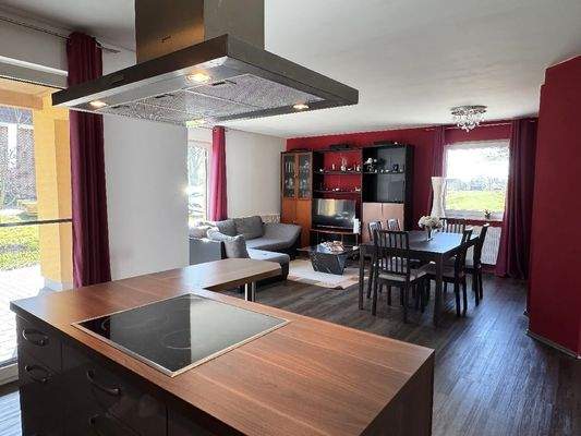 Wohnbereich und Kochinsel