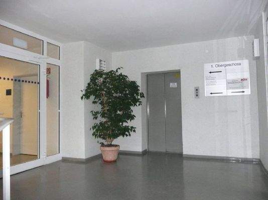 Eingangsbereich-Fahrstuhl