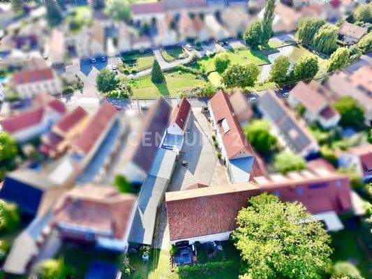 Dreiseitenhof von oben in Richtung Dorfkern