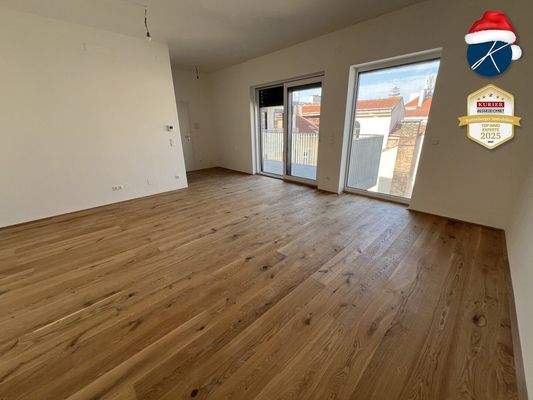 30 m², Parkett, großzügige Wohnküche mit Balkonausgang