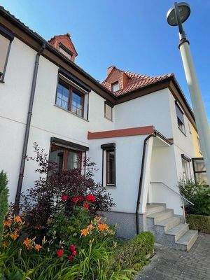 Hausansicht vorn seitlich NEU.jpg