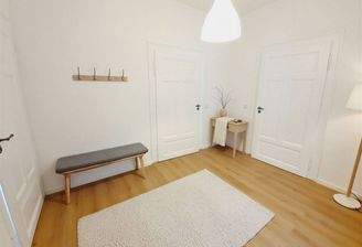 Flur - (KI generiert)