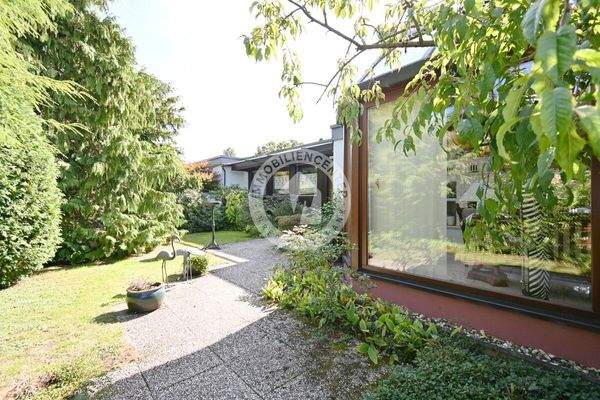 Vorgarten (Blick 2) / Zuwegung