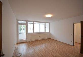 Wohnbereich - Renovierte 3 Zimmer Wohnung mit Loggia Miete Schallmoos Salzburg