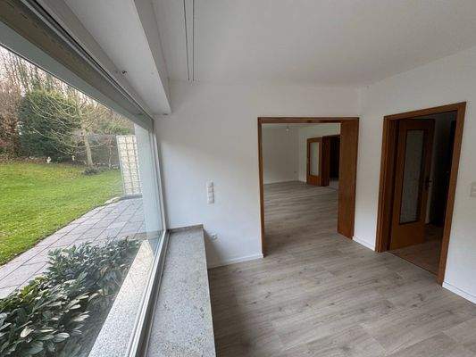 Eßzimmer und Durchgang zur Küche und zum Wohnzimmer.JPG