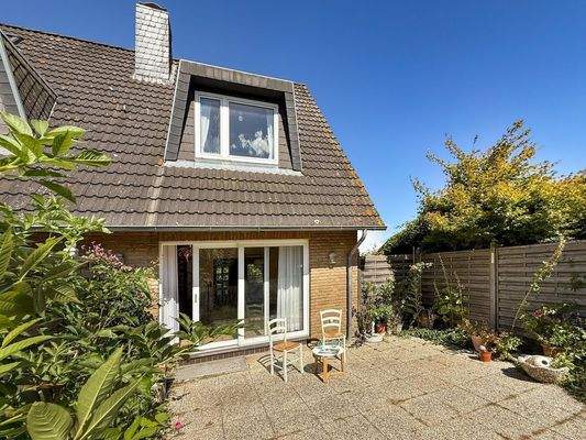 Rückansicht mit Südterrasse