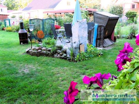 Ruheinsel auf dem Grundstück