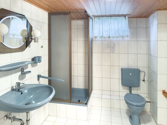 19. Badezimmer im Keller.jpg