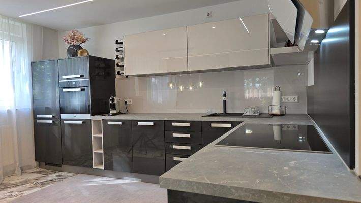 Neue hochwertige Einbauküche