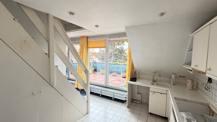 Blick Küche auf Balkon