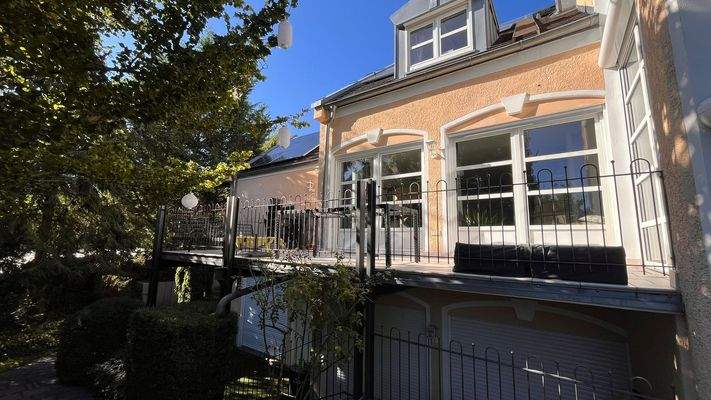 Eine weitere Terrasse vor dem Erdgeschoss