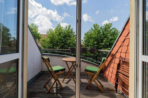 West-Balkon mit Blick ins Grün