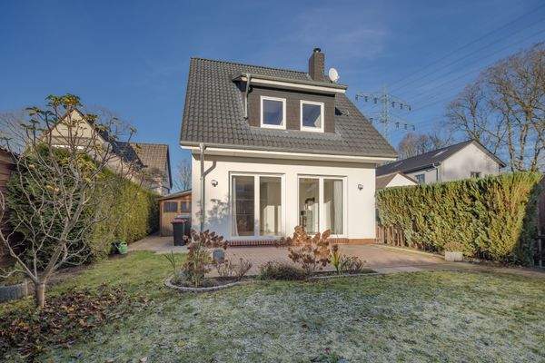 15 Südseite Haus vom Garten.jpg