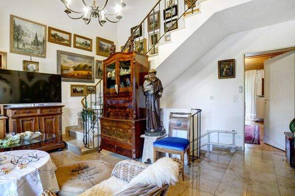 Empore mit Aufgang in DG