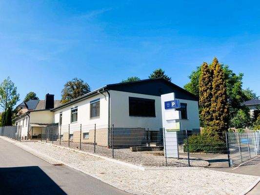 Gebäude Straßenansicht